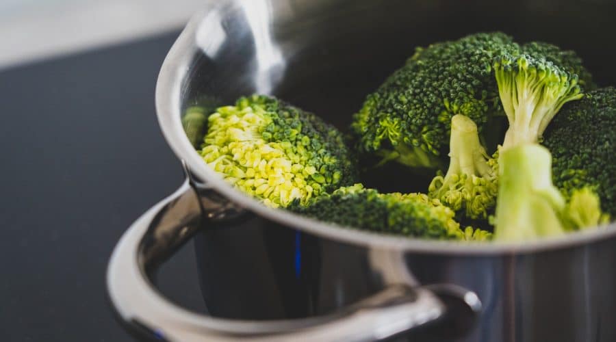 Cuisiner le brocoli 3 façons simples et rapides